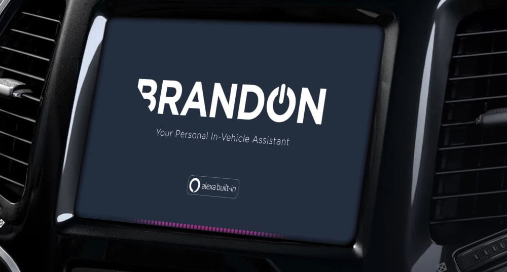 Der Amazon Alexa Custom Assistant erscheitn auf dem Display eines Mediensystems in einem Auto.