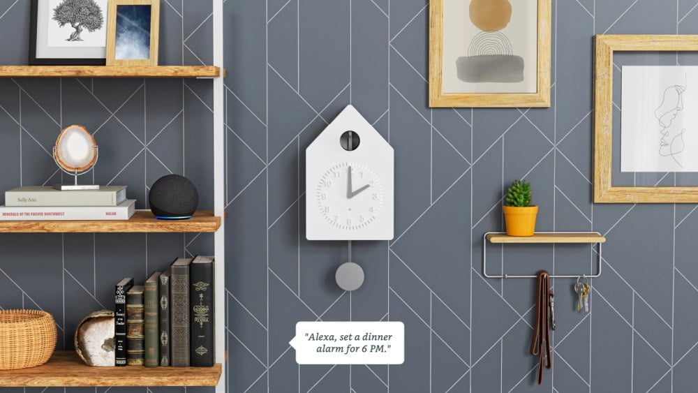 Amazonos smarte Kuckucksuhr "Smart Cuckoo Clock" mit Alexa-Funktion.