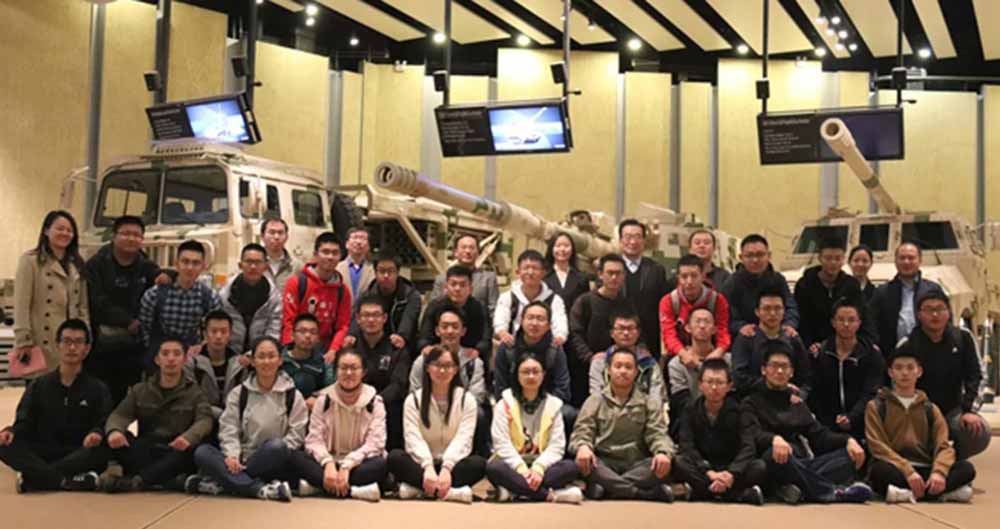 31 Jugendliche wurden in China f&uuml;r ein experimentelles Forschungsprogramm ausgew&auml;hlt. Ziel ist die Entwicklung KI-gest&uuml;tzter Waffensysteme.