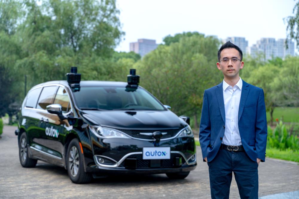CEO Dr. Jianxiong Xiao mit dem AutoX-Gen5-System f&uuml;r autonomes Fahren.