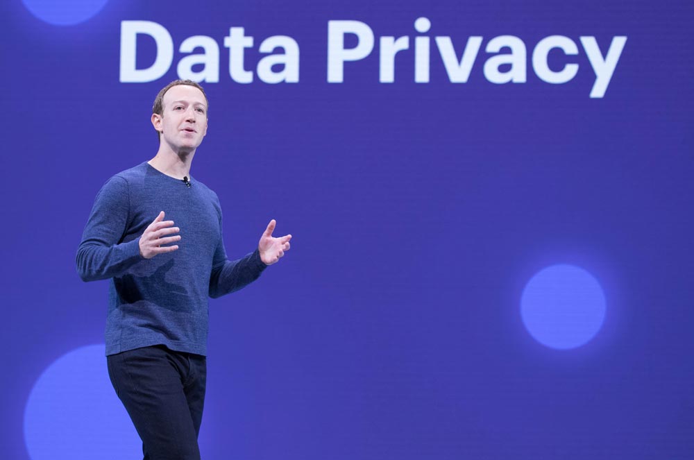 Facebook-Chef Mark Zuckerberg spricht auf einer B&uuml;hne &uuml;ber Data Privacy