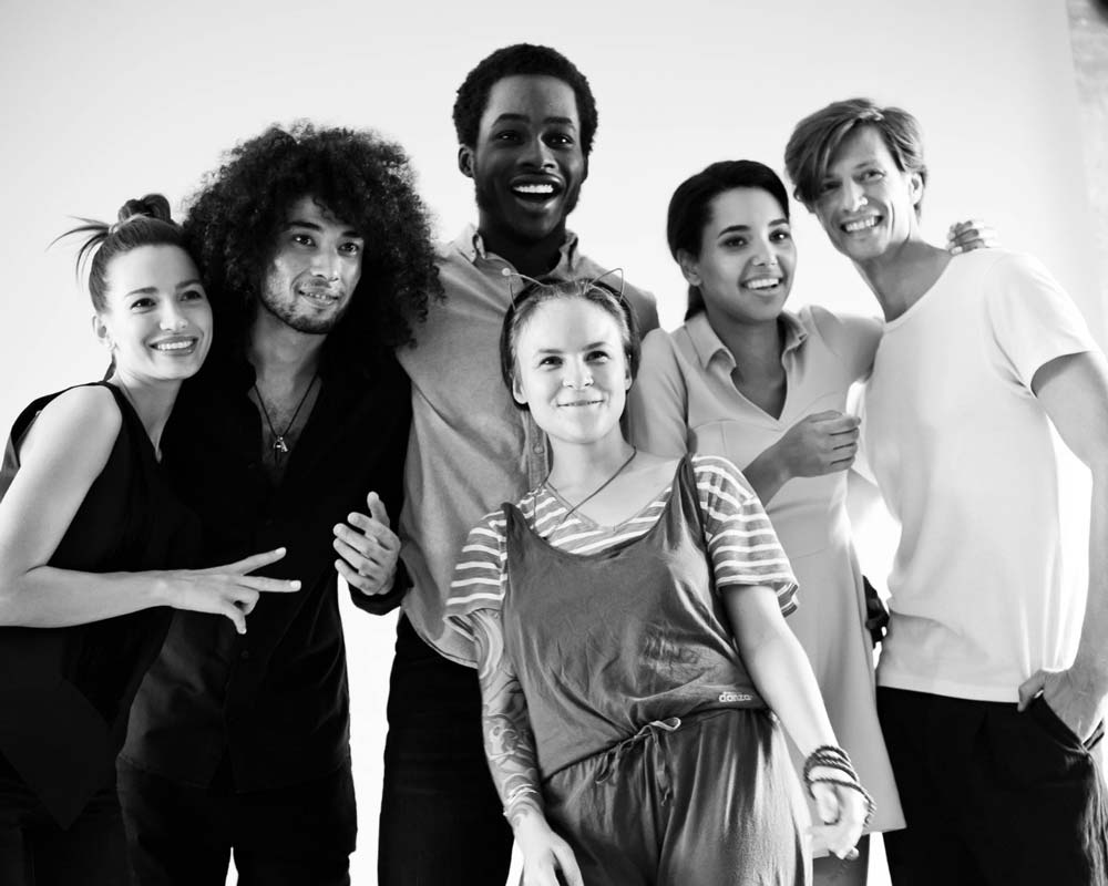 Als Trainingsmaterial f&uuml;r die KI dienten Fotos echter Models. Die Macher der Webseite schufen daf&uuml;r ihre eigene Datenbank. Bild: Generated Faces