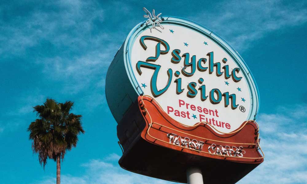 Was wäre, wenn wir wüssten, was aus unseren Kindern wird? Oder ob ein Verbrecher erneut kriminell wird? Zahlreiche Forscher testeten die Voraussicht Künstlicher Intelligenz anhand eines Beispiels. Das Ergebnis ernüchtert Big-Data-Propheten.